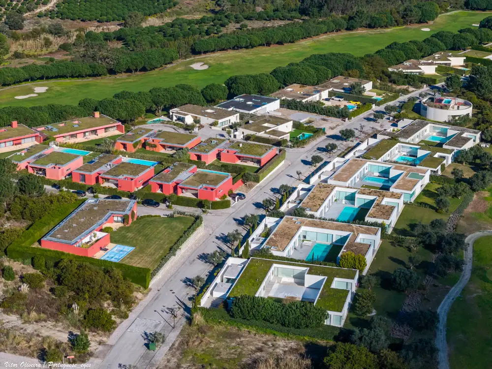 Villas contemporâneas com piscina no Bom Sucesso