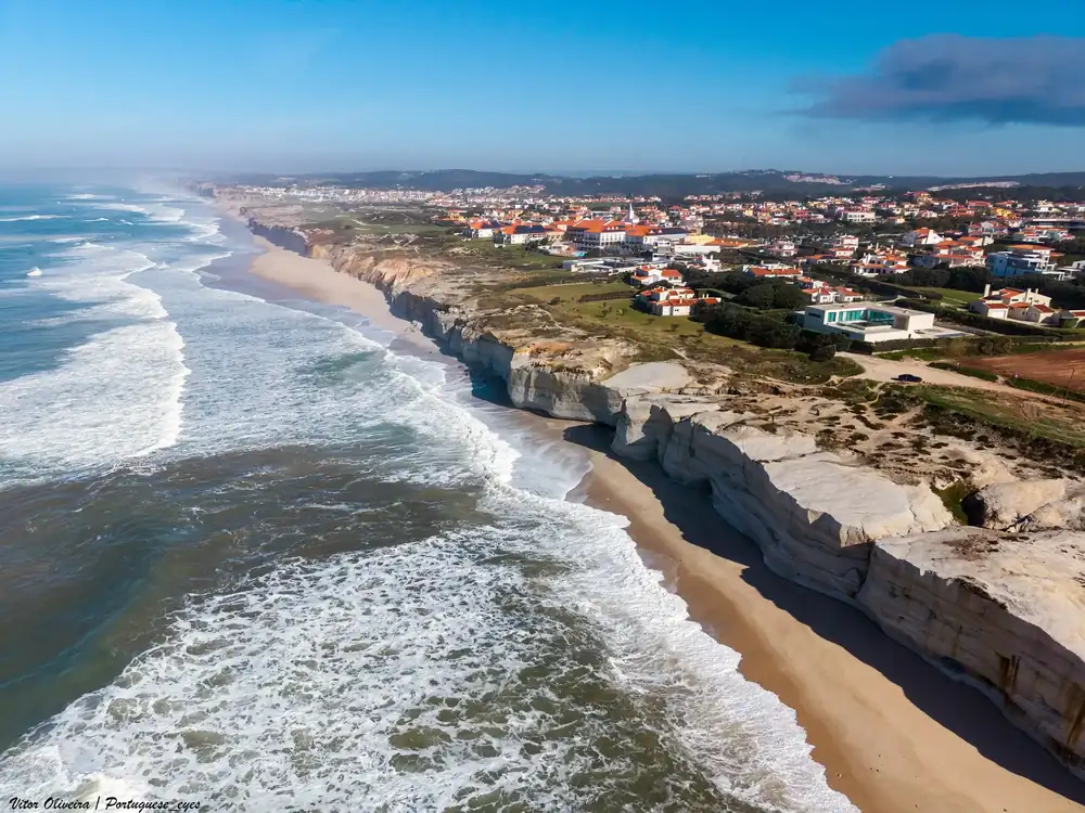 Aerial view of Praia d’El Rey: Atlantic beach, cliffs and the golf resort