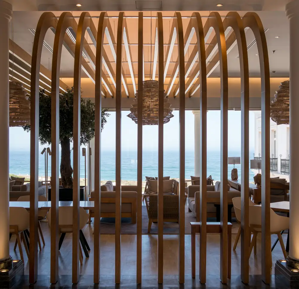 Hotel lounge with ocean view at the Marriott Praia d’El Rey