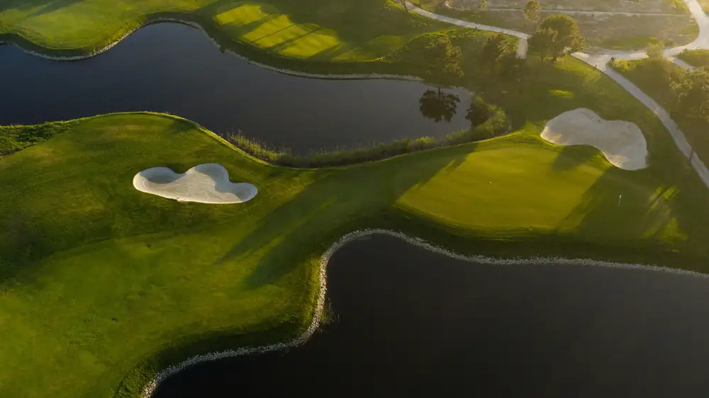 Island green and bunkers at Royal Óbidos